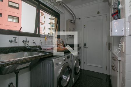 Apartamento à venda com 200m², 4 quartos e 5 vagas Apartamento à venda com 200m², 4 quartos e 5 vagasÁrea de Serviço