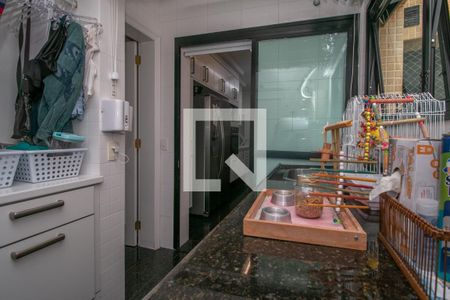 Apartamento à venda com 200m², 4 quartos e 5 vagas Apartamento à venda com 200m², 4 quartos e 5 vagasÁrea de Serviço