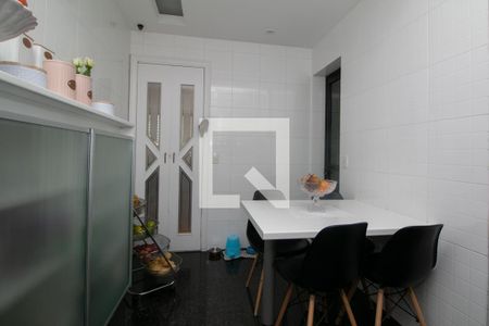 Apartamento à venda com 200m², 4 quartos e 5 vagas Apartamento à venda com 200m², 4 quartos e 5 vagasCozinha