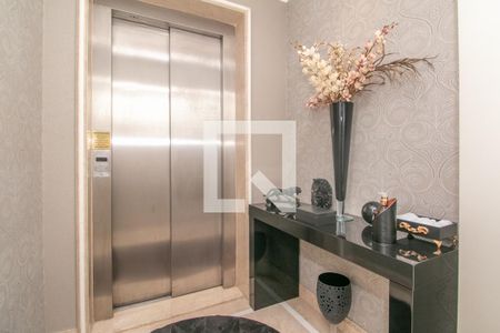 Apartamento à venda com 200m², 4 quartos e 5 vagas Apartamento à venda com 200m², 4 quartos e 5 vagasHall de Entrada