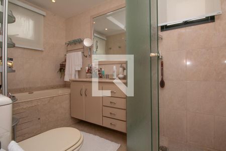 Apartamento à venda com 200m², 4 quartos e 5 vagas Apartamento à venda com 200m², 4 quartos e 5 vagasBanheiro Suíte 1