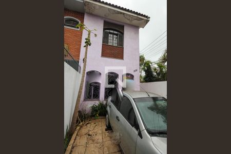 Casa à venda com 170m², 3 quartos e 3 vagas Casa à venda com 170m², 3 quartos e 3 vagasFachada