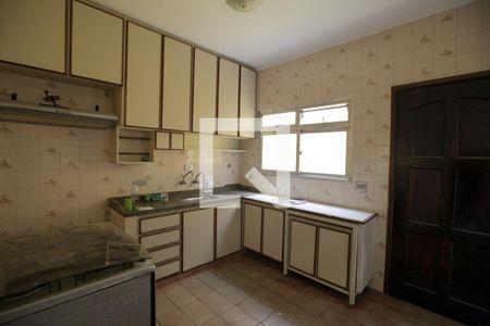 Casa à venda com 196m², 3 quartos e 7 vagas Casa à venda com 196m², 3 quartos e 7 vagasCozinha