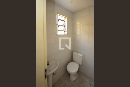 banheiro de casa para alugar com 1 quarto, 30m² em Parque das Flores, São Paulo