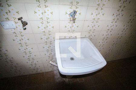 Casa à venda com 250m², 2 quartos e 2 vagasArea de serviço