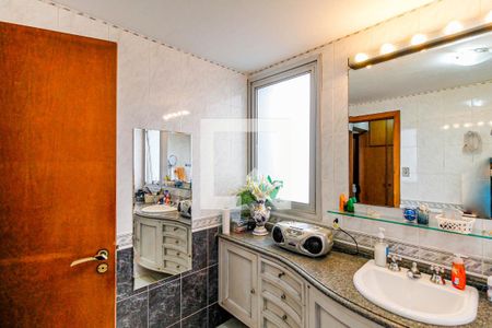 Apartamento à venda com 220m², 4 quartos e 3 vagasBanheiro da Suíte 2