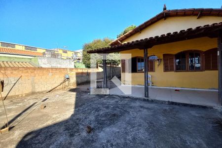 Casa à venda com 380m², 3 quartos e 2 vagas Casa à venda com 380m², 3 quartos e 2 vagasQuintal