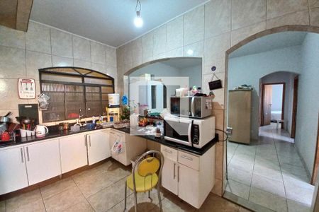 Casa à venda com 380m², 3 quartos e 2 vagas Casa à venda com 380m², 3 quartos e 2 vagasCozinha