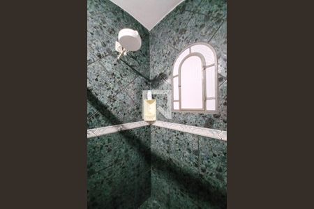 Casa à venda com 380m², 3 quartos e 2 vagas Casa à venda com 380m², 3 quartos e 2 vagasBanheiro Social