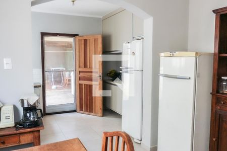 Casa à venda com 210m², 3 quartos e 2 vagas Casa à venda com 210m², 3 quartos e 2 vagasCozinha