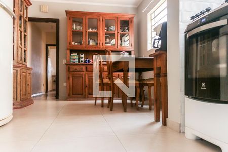 Casa à venda com 210m², 3 quartos e 2 vagas Casa à venda com 210m², 3 quartos e 2 vagasCozinha