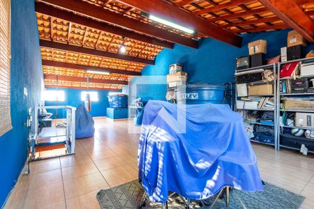 Casa à venda com 305m², 3 quartos e 6 vagas Casa à venda com 305m², 3 quartos e 6 vagasSótão