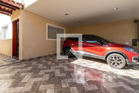 Casa à venda com 305m², 3 quartos e 6 vagas Casa à venda com 305m², 3 quartos e 6 vagasGaragem