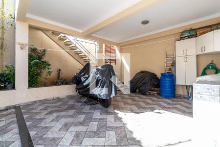 Casa à venda com 305m², 3 quartos e 6 vagas Casa à venda com 305m², 3 quartos e 6 vagasÁrea Externa/Área de Serviço