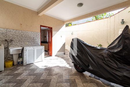 Casa à venda com 305m², 3 quartos e 6 vagas Casa à venda com 305m², 3 quartos e 6 vagasÁrea Externa/Área de Serviço