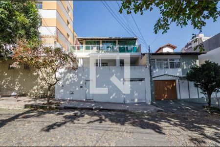 Casa à venda com 360m², 4 quartos e 2 vagasFachada