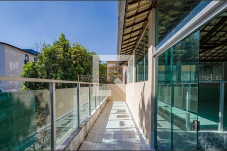 Casa à venda com 360m², 4 quartos e 2 vagasVaranda Sala