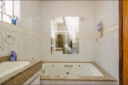 Casa à venda com 360m², 4 quartos e 2 vagasBanheiro Social 1