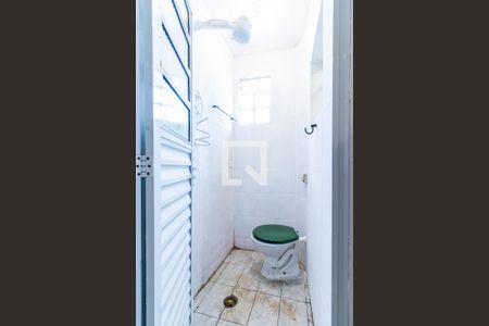 Banheiro de casa de condomínio para alugar com 1 quarto, 66m² em Socorro, São Paulo