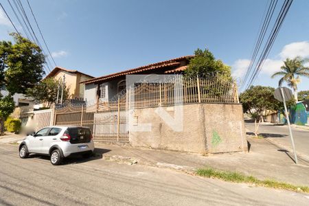 Casa à venda com 122m², 3 quartos e 2 vagasFachada