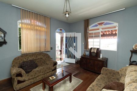 Sala de casa à venda com 3 quartos, 122m² em Planalto, Belo Horizonte