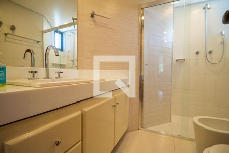 Apartamento à venda com 107m², 3 quartos e 2 vagasBanheiro da Suíte 
