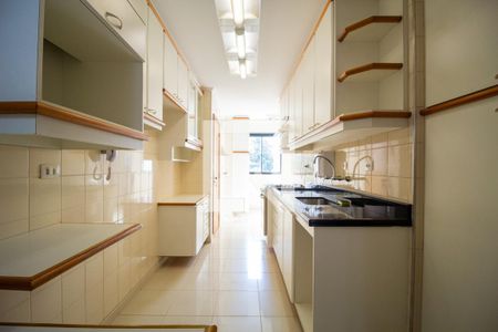 Apartamento à venda com 107m², 3 quartos e 2 vagasCozinha 