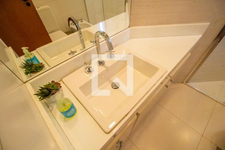 Apartamento à venda com 107m², 3 quartos e 2 vagasBanheiro da Suíte 