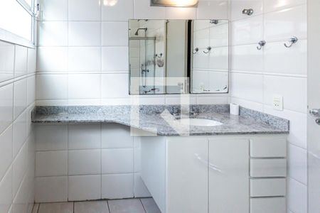 Apartamento para alugar com 130m², 3 quartos e 1 vaga Apartamento para alugar com 130m², 3 quartos e 1 vagaSuíte