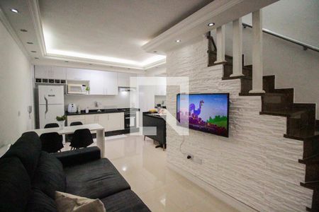 Sala de casa de condomínio para alugar com 2 quartos, 80m² em Vila Carmosina, São Paulo