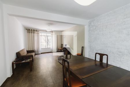 Casa para alugar com 3 quartos, 220m² em Vila Ipojuca, São Paulo