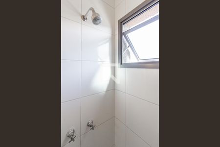 Banheiro de kitnet/studio para alugar com 1 quarto, 25m² em Indianópolis, São Paulo