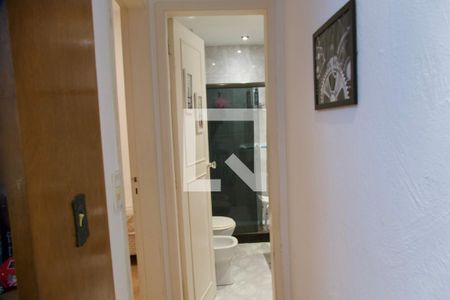 Corredor  de apartamento para alugar com 2 quartos, 70m² em Leblon, Rio de Janeiro