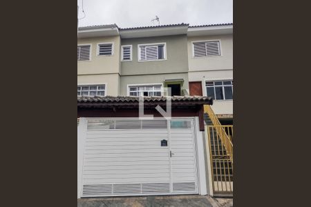Casa à venda com 98m², 2 quartos e 3 vagas Casa à venda com 98m², 2 quartos e 3 vagasFachada