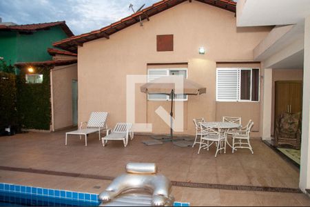 Casa à venda com 220m², 3 quartos e 3 vagasÁrea comum - Piscina