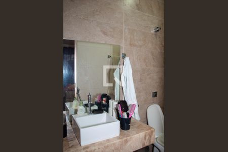 Casa à venda com 220m², 3 quartos e 3 vagassuíte