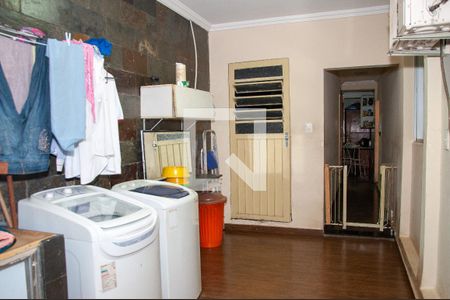 Casa à venda com 220m², 3 quartos e 3 vagasÁrea de Serviço