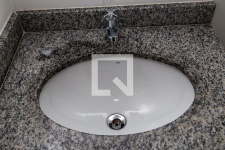 Apartamento para alugar com 51m², 2 quartos e 1 vagaDetalhe banheiro