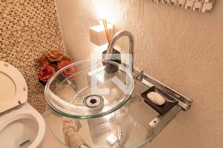 Casa à venda com 500m², 4 quartos e 2 vagas Casa à venda com 500m², 4 quartos e 2 vagasLavabo