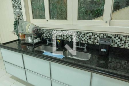 Casa à venda com 500m², 4 quartos e 2 vagas Casa à venda com 500m², 4 quartos e 2 vagasCozinha