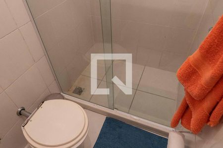 Casa à venda com 500m², 4 quartos e 2 vagas Casa à venda com 500m², 4 quartos e 2 vagasBanheiro de Serviço