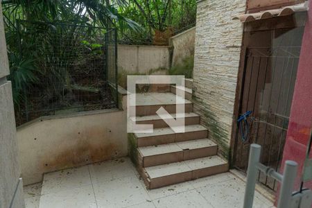 Casa à venda com 500m², 4 quartos e 2 vagas Casa à venda com 500m², 4 quartos e 2 vagasÁrea de Serviço