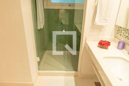 Casa à venda com 500m², 4 quartos e 2 vagas Casa à venda com 500m², 4 quartos e 2 vagasBanheiro da Suíte 2