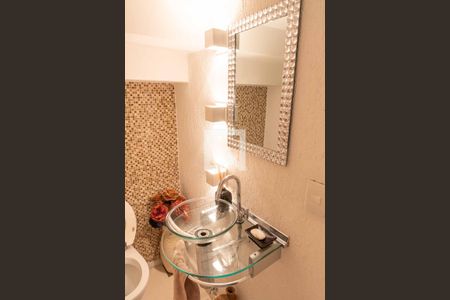 Casa à venda com 500m², 4 quartos e 2 vagas Casa à venda com 500m², 4 quartos e 2 vagasLavabo