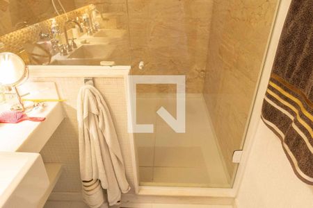 Casa à venda com 500m², 4 quartos e 2 vagas Casa à venda com 500m², 4 quartos e 2 vagasBanheiro da Suíte 1