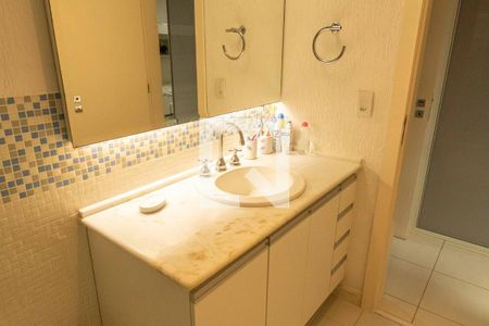 Casa à venda com 500m², 4 quartos e 2 vagas Casa à venda com 500m², 4 quartos e 2 vagasBanheiro da Suíte 3