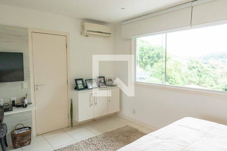 Casa à venda com 500m², 4 quartos e 2 vagas Casa à venda com 500m², 4 quartos e 2 vagasSuíte 1