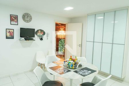 Casa à venda com 500m², 4 quartos e 2 vagas Casa à venda com 500m², 4 quartos e 2 vagasCozinha