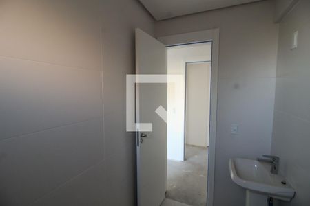 Banheiro da Suíte de apartamento à venda com 2 quartos, 77m² em Centro, Canoas