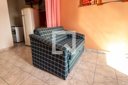 Detalhe da sala/quarto de kitnet/studio para alugar com 1 quarto, 30m² em Aviação, Praia Grande